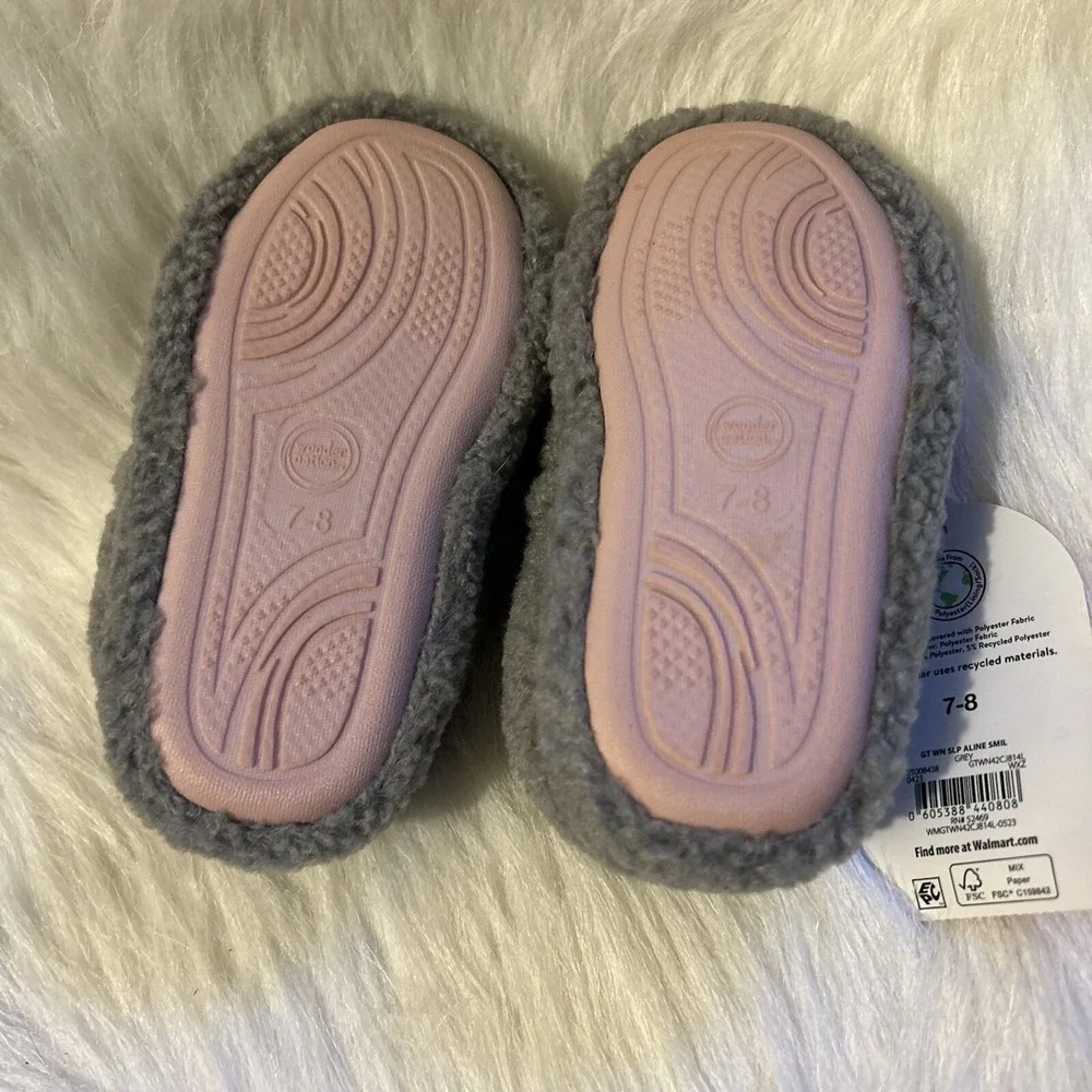 Wonder Nation Smiley‎ Face Slippers Girls Size 7-8 Grey Fuzzy Slip On Shoes